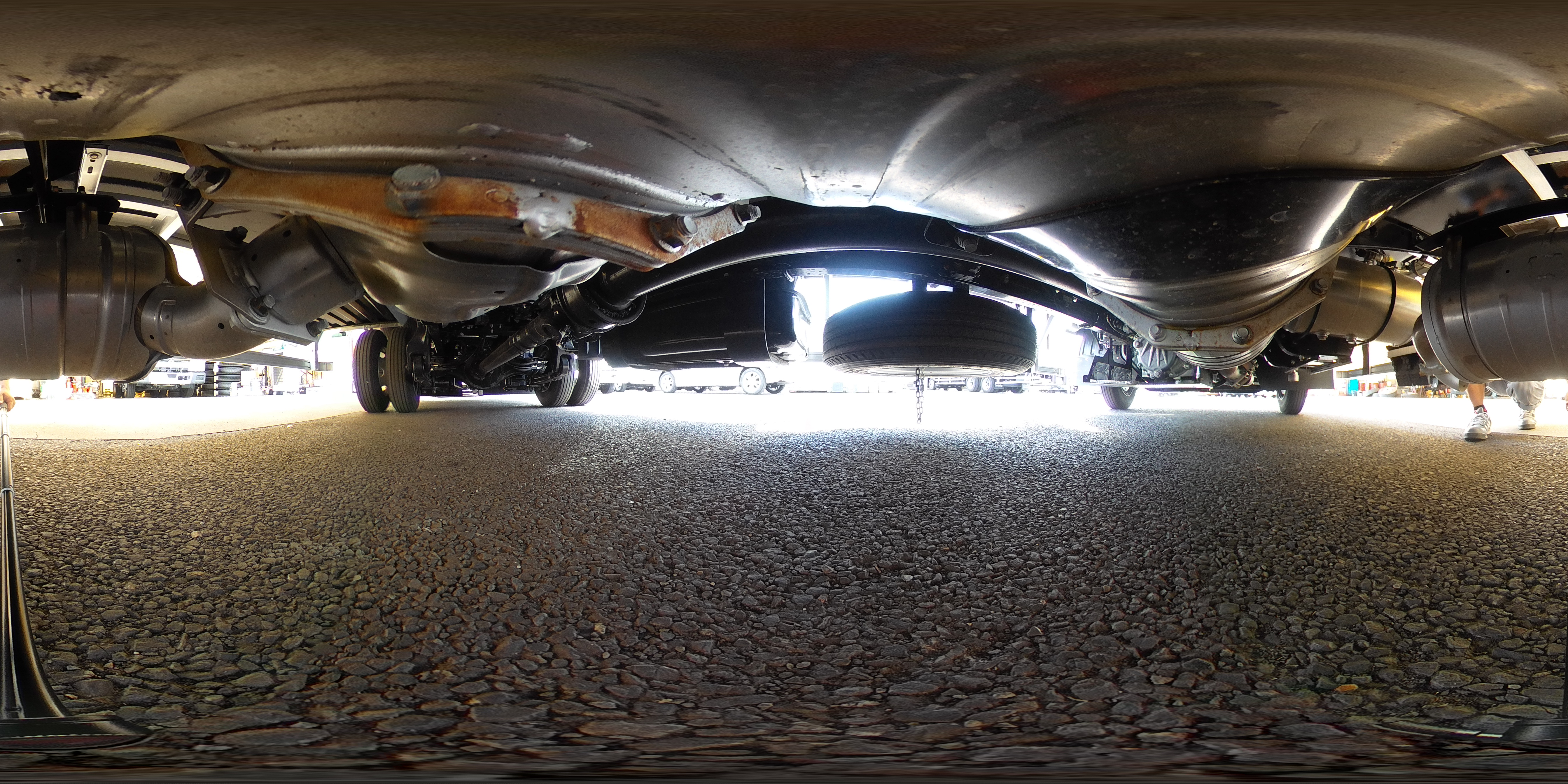 （未使用）　ファイター　４トン　「ワイド　ベッド付き」　冷蔵冷凍車　積載２３５０ｋｇ　リアエアサス　約６．２ｍ長　格納パワーゲート　サイドドア　－３０度設定　荷台アルミ板張り　ラッシング２段　バックカメラ　東プレ製　メッキパーツ　オートエアコン　６速ＭＴ！　車検「Ｒ９年１０月まで！」1