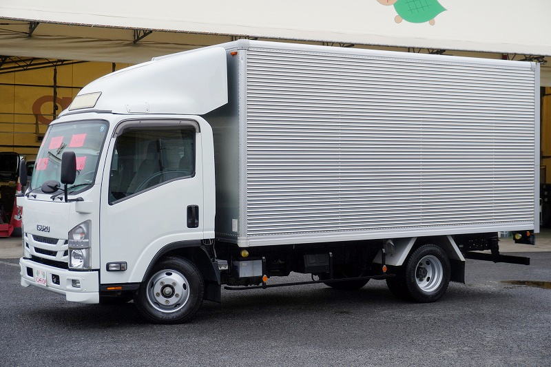 エルフ 「ワイドロング」 アルミバン 積載2000kg リアシャッター扉 ラッシング1段 導風板 バックカメラ ETC2.0 フォグランプ 左電格ミラー 北村製 AT車!フロント画像
