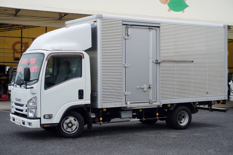 エルフ 「標準幅 ロング」 アルミバン 積載2000kg サイドドア ラッシング2段 導風板 バックカメラ 左電格ミラー 坂道発進補助 フォグランプ 日本フルハーフ製 5速MT!フロント画像
