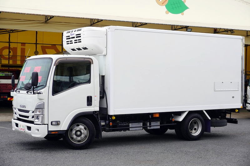 エルフ 「ワイドロング」 冷蔵冷凍車 積載2950kg リア三枚扉 -5度設定 荷台ステンレス張り 箱内カーテン付き エアリブ バックカメラ 左電格ミラー フォグランプ 東プレ製 衝突軽減ブレーキ 車線逸脱警報 AT車!フロント画像