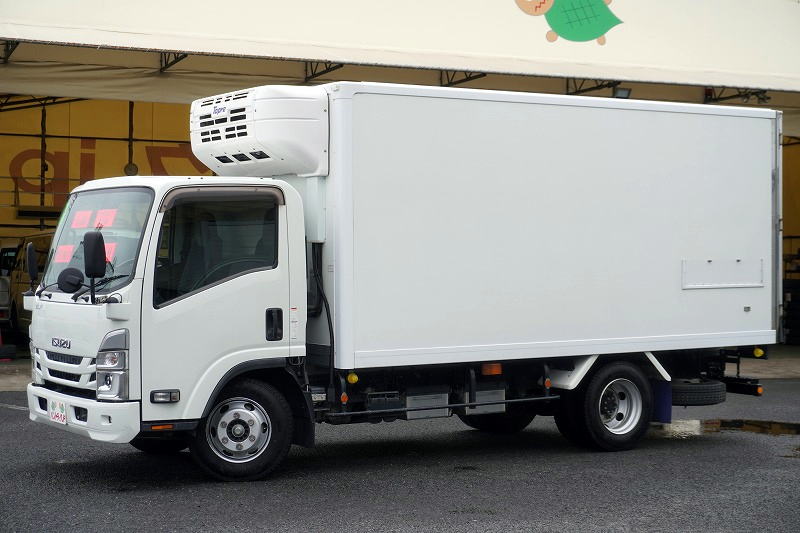 エルフ 「ワイドロング」 冷蔵冷凍車 積載2950kg リア三枚扉 -5度設定 荷台ステンレス張り 箱内カーテン付き エアリブ バックカメラ 左電格ミラー フォグランプ 東プレ製 衝突軽減ブレーキ 車線逸脱警報 AT車!フロント画像