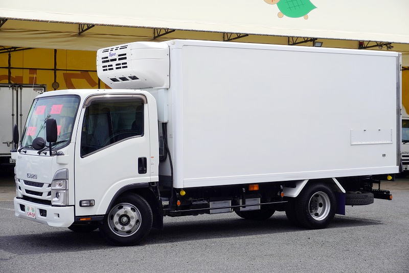 エルフ 「ワイドロング」 冷蔵冷凍車 積載2950kg リア三枚扉 -5度設定 荷台ステンレス張り 箱内カーテン付き エアリブ バックカメラ 左電格ミラー フォグランプ 東プレ製 衝突軽減ブレーキ 車線逸脱警報 AT車!フロント画像