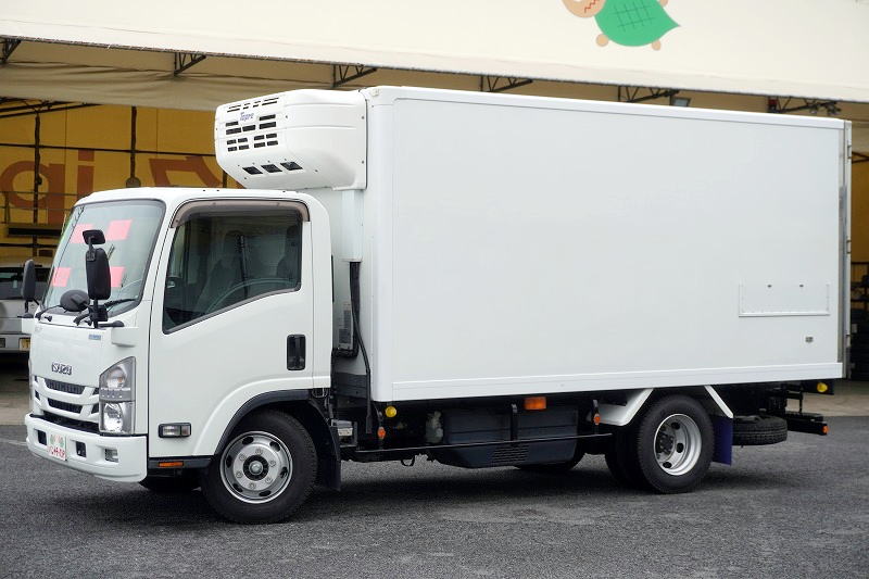 エルフ 「ハイブリッド ワイドロング」 冷蔵冷凍車 積載2950kg リア三枚扉 -5度設定 荷台ステンレス張り 箱内カーテン付き エアリブ バックカメラ 左電格ミラー フォグランプ 東プレ製 衝突軽減ブレーキ 車線逸脱警報 AT車!フロント画像