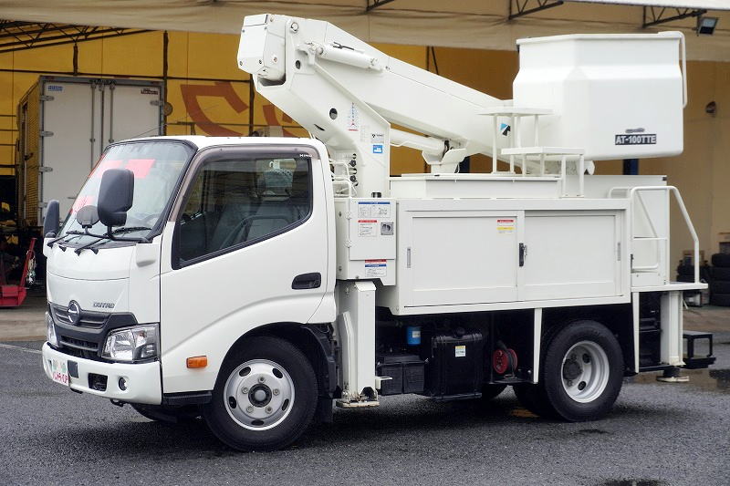 デュトロ 高所作業車 タダノ製(AT-100TTE) 最大地上高9.9m FRPバケット バケット積載荷重200kg 工具入れ ジョイスティックタイプ アワーメーター:530h 左電格ミラー 電動パーキングブレーキ バックカメラ 社外ナビ フォグランプ 衝突軽減ブレーキ 車線逸脱警報 電気工事仕様!AT車!フロント画像