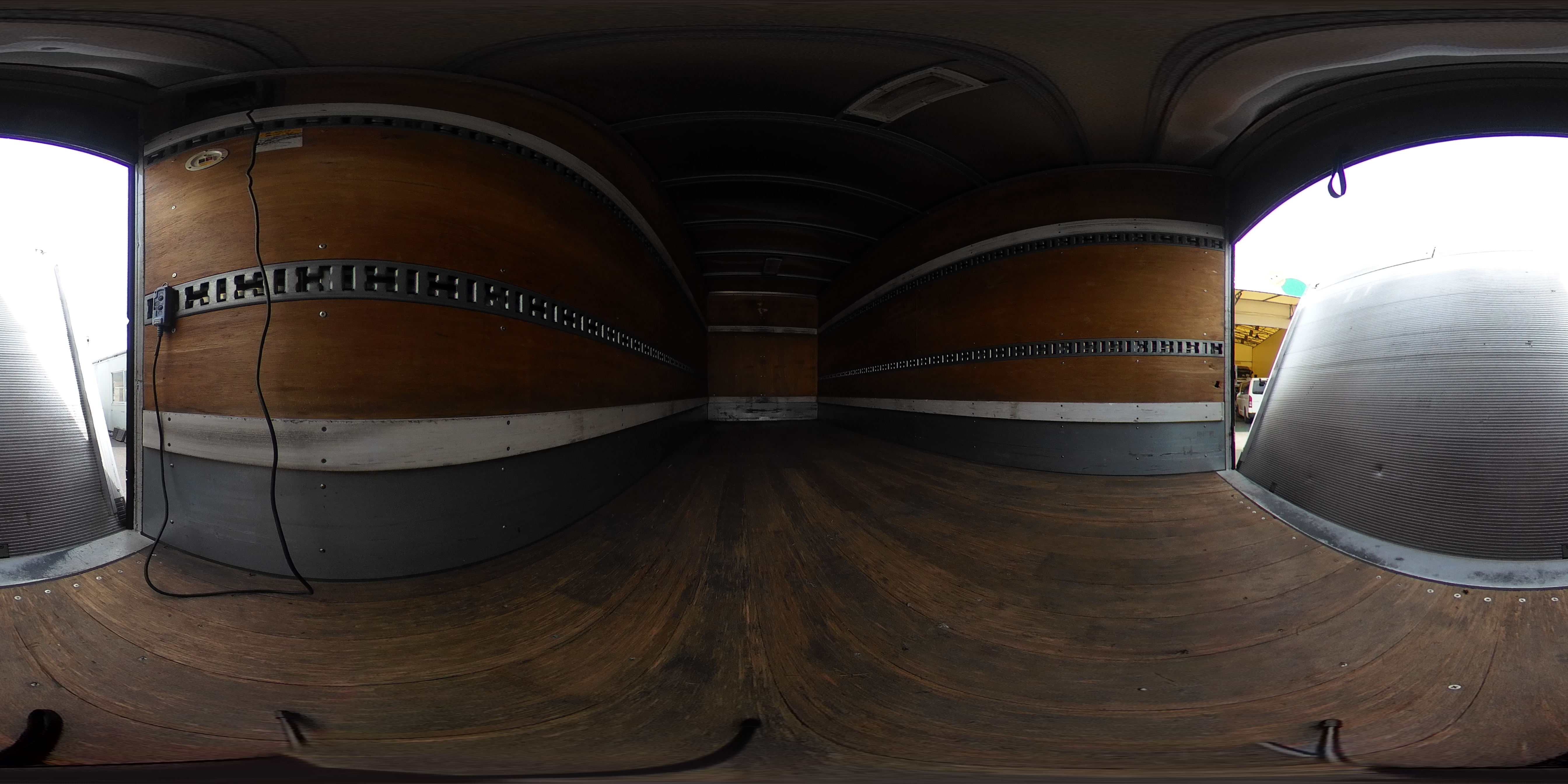 エルフ　「標準幅　ロング」　アルミバン　積載１６００ｋｇ　跳ね上げ式　パワーゲート　ラッシング２段　バックカメラ　ＥＴＣ２．０　左電格ミラー　フォグランプ　パブコ製　ＡＴ車！準中型（５トン限定）免許対応！希少車！！　車検「Ｒ８年１０月まで！」2