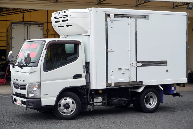 キャンター 10尺 冷蔵冷凍車 積載2000kg 東プレ製 サイドドア -30度設定 スタンバイ装置 ラッシング1段 荷台ステンレス張り エアリブ 90度ストッパー 左電格ミラー バックカメラ ETC フォグランプ 車線逸脱警報 5速MT!フロント画像
