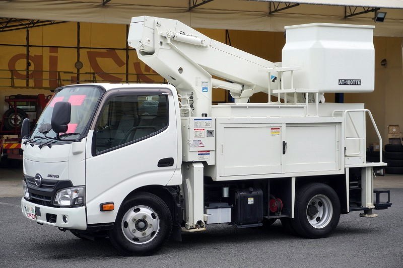 デュトロ 高所作業車 タダノ製(AT-100TTE) 最大地上高9.9m FRPバケット バケット積載荷重200kg 工具入れ ジョイスティックタイプ アワーメーター:1475h 左電格ミラー 電動パーキングブレーキ バックカメラ 社外ナビ フォグランプ 衝突軽減ブレーキ 車線逸脱警報 電気工事仕様!AT車!フロント画像