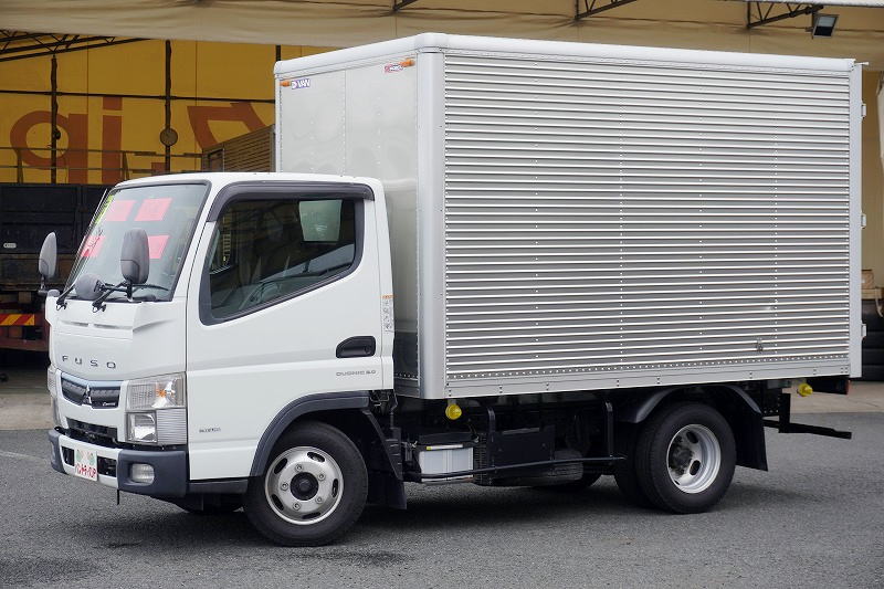 キャンター　１０尺　アルミバン　積載２０００ｋｇ　ラッシング２段　バックカメラ　社外ナビ　フルセグＴＶ　ＥＴＣ２．０　左電格ミラー　フォグランプ　キーレス　全高２．８ｍ以下　車線逸脱警報　パブコ製　ＡＴ車！フロント画像