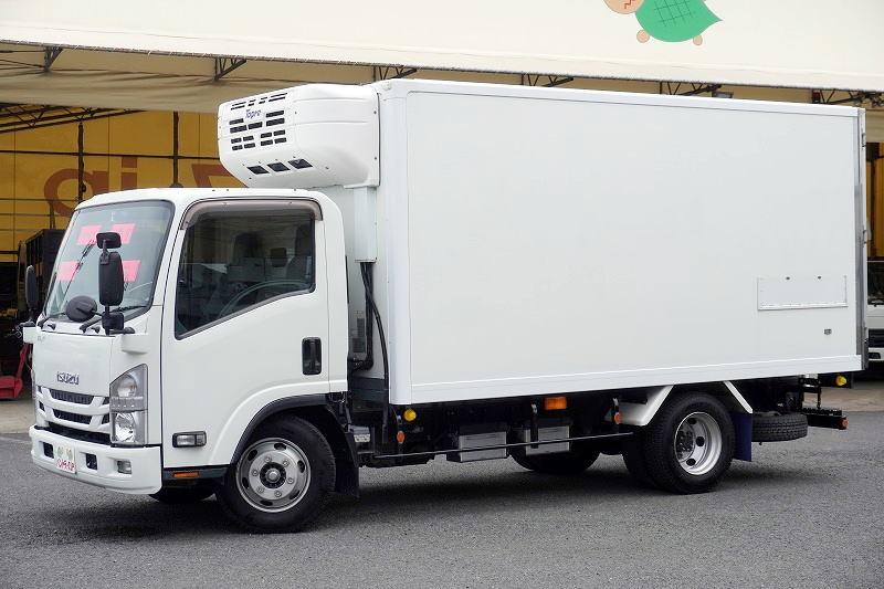 エルフ 「ワイドロング」 冷蔵冷凍車 積載2950kg リア三枚扉 -5度設定 荷台ステンレス張り 箱内カーテン付き エアリブ バックカメラ 左電格ミラー フォグランプ 東プレ製 衝突軽減ブレーキ 車線逸脱警報 AT車!フロント画像