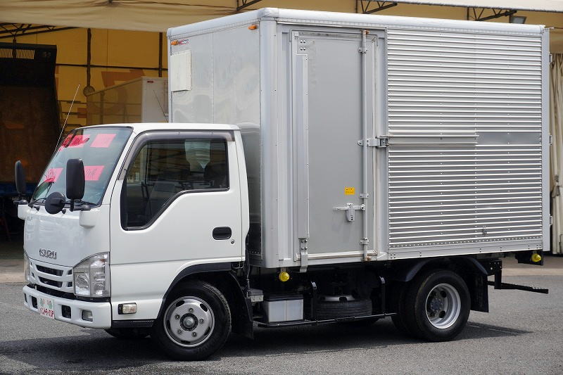 エルフ　１０尺　アルミバン　積載２０００ｋｇ　サイドドア　ラッシング２段　９０度ストッパー　バックカメラ　ＥＴＣ　社外ナビ　フォグランプ　通気口　全高約３ｍ　パブコ製　ＡＴ車！フロント画像