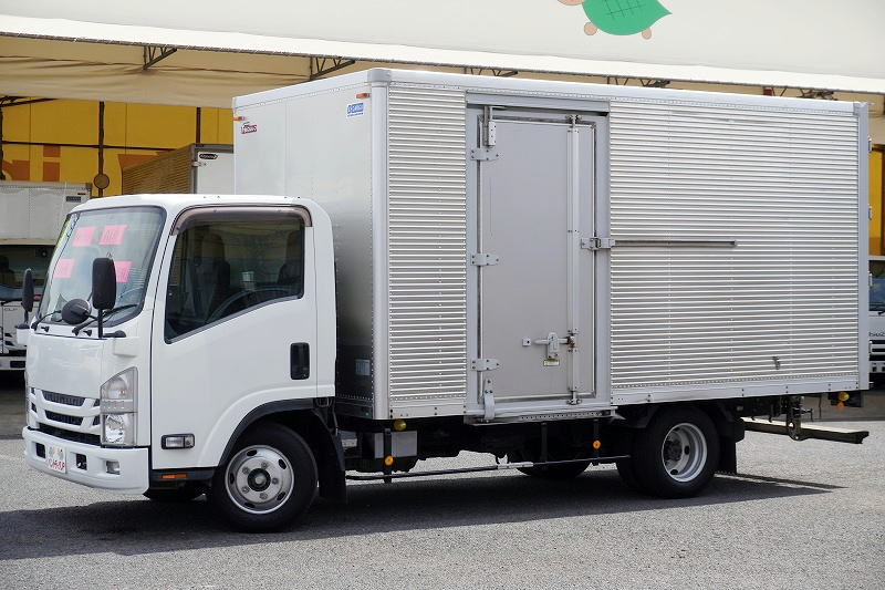 エルフ 「ワイドロング」 アルミバン 積載2000kg サイドドア ラッシング2段 バックカメラ ETC2.0 フォグランプ 左電格ミラー 90度ストッパー 日本フルハーフ製 AT車!フロント画像