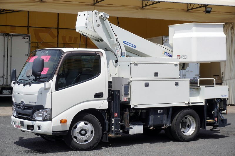 デュトロ 高所作業車 アイチ製(SH10A) 最大地上高9.9m FRPバケット バケット積載荷重200kg 積載250kg 工具入れ ジョイスティックタイプ アワーメーター:5105h 左電格ミラー 坂道発進補助 電動パーキングブレーキ バックカメラ 社外ナビ フォグランプ 衝突軽減ブレーキ 車線逸脱警報 電気工事仕様!5速MT!フロント画像