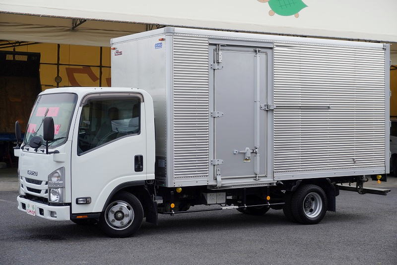 エルフ　「標準幅　ロング」　アルミバン　積載２０００ｋｇ　サイドドア　ラッシング２段　バックカメラ　社外ナビ　ＥＴＣ２．０　左電格ミラー　フォグランプ　９０度ストッパー　日本フルハーフ製　ＡＴ車！