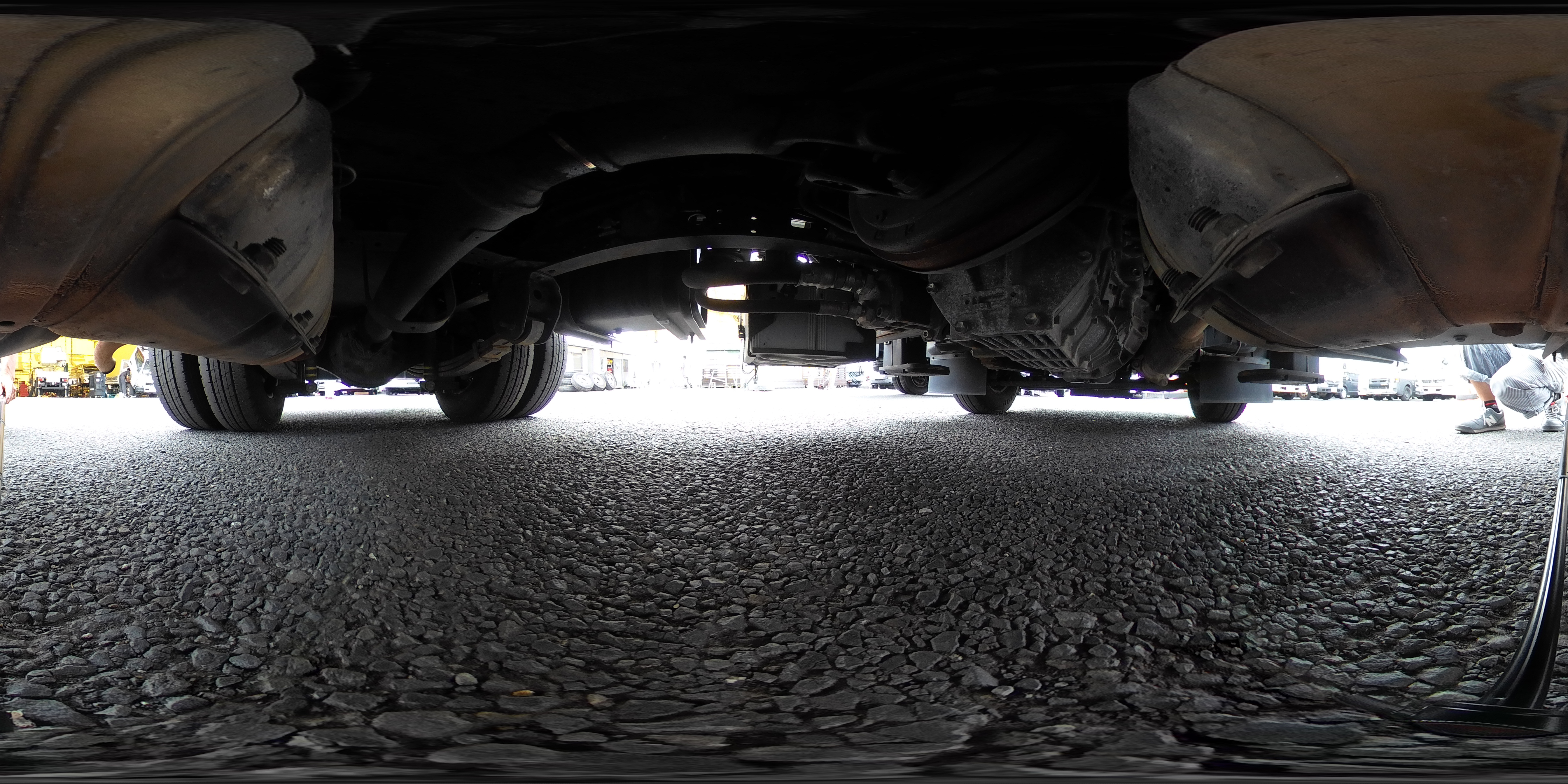 デュトロ　高所作業車　アイチ製（ＳＨ１０Ａ）　最大地上高９．９ｍ　ＦＲＰバケット　バケット積載荷重２００ｋｇ　積載２５０ｋｇ　工具入れ　ジョイスティックタイプ　アワーメーター：２１１５ｈ　ブーム自動格納　左電格ミラー　坂道発進補助　電動パーキングブレーキ　バックカメラ　社外ナビ　ワンセグＴＶ　ＬＥＤフォグランプ　衝突軽減ブレーキ　車線逸脱警報　電気工事仕様！５速ＭＴ！0