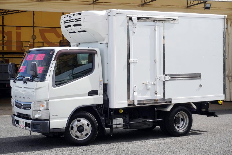 キャンター　１０尺　冷蔵冷凍車　積載２０００ｋｇ　東プレ製　サイドドア　－３０度設定　ラッシング１段　エアリブ　９０度ストッパー　バックカメラ　５速ＭＴ！フロント画像