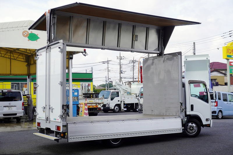 エルフ　「ワイドロング」　アルミウイング　積載２０００ｋｇ　ラッシング１段　バックカメラ　社外ナビ　ＥＴＣ　左電格ミラー　フォグランプ　セイコーラック　衝突軽減ブレーキ　車線逸脱警報　日本フルハーフ製　ＡＴ車！フロント画像
