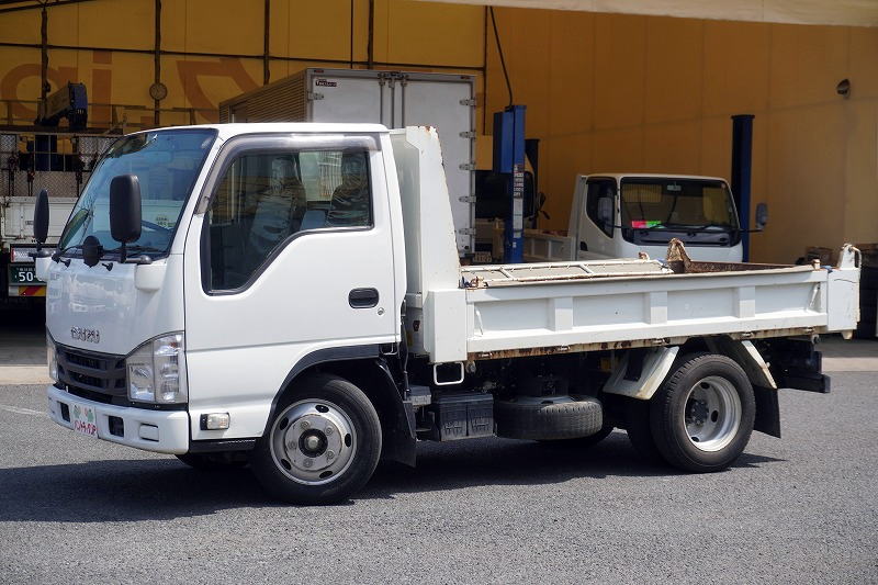 エルフ 強化ダンプ 新明和製 積載2000kg 三方開 手動コボレーン ダンプピン フルフラットロー ETC AT車!フロント画像