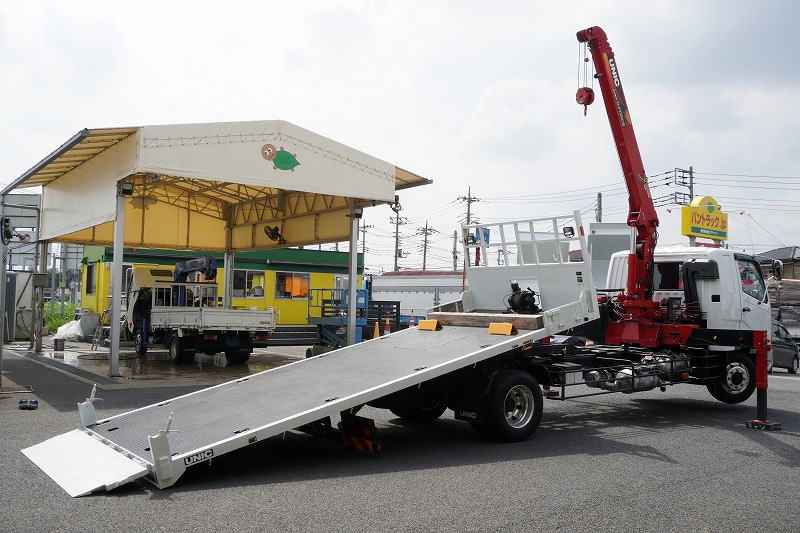 ファイター　増トン　「ワイド　ベッド付」　４段クレーン　セーフティローダー　古河ユニック製　ウインチ付き　積載６３００ｋｇ　２．９３ｔ吊　クレーン＆荷台ラジコン付き　フックイン　差し違いアウトリガー　５．８ｍ長　リア油圧ゲート　スタンション穴　床フック７対　ＥＴＣ２．０　メッキパーツ　アルミホイール　６速ＭＴ！低走行！２７０馬力！！　車検「Ｒ９年７月まで！」