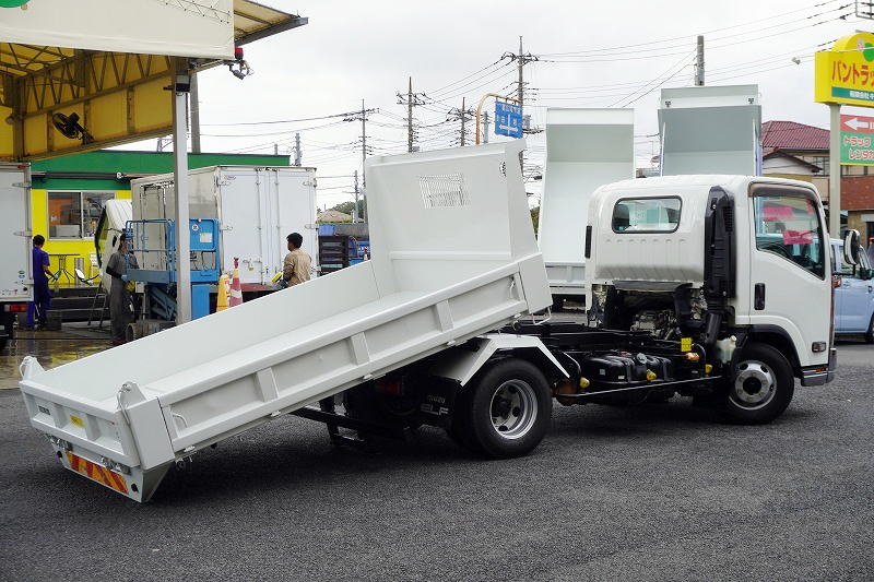 エルフ　「ワイド」　強化　ローダーダンプ　花見台製　三方開　積載３９００ｋｇ　スライド用ラジコン　ダンプピン　左電格ミラー　坂道発進補助　キーレス　フォグランプ　メッキパーツ　６速ＭＴ！