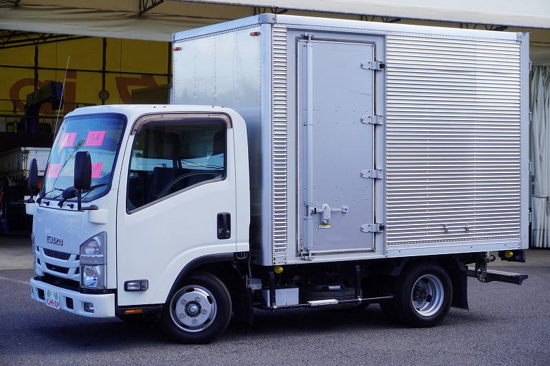 エルフ　１０尺　アルミバン　積載２０００ｋｇ　サイドドア　ラッシング２段　バックカメラ　社外ナビ　ＥＴＣ　左電格ミラー　９０度ストッパー　フォグランプ　日本フルハーフ製　ＡＴ車！フロント画像