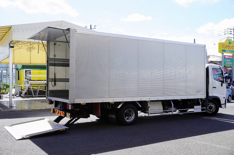 レンジャー　４トン　「ワイド　ベッドレス」　アルミバン　積載２７００ｋｇ　リーフサス　６．２ｍ長　跳ね上げ式　パワーゲート　ラッシング２段　ラジコン　バックカメラ　社外ナビ　ＥＴＣ２．０　坂道発進補助　オートエアコン　ＬＥＤヘッドライト＆フォグランプ　衝突軽減ブレーキ　車線逸脱警報　日本フルハーフ製　ＡＴ車！フロント画像