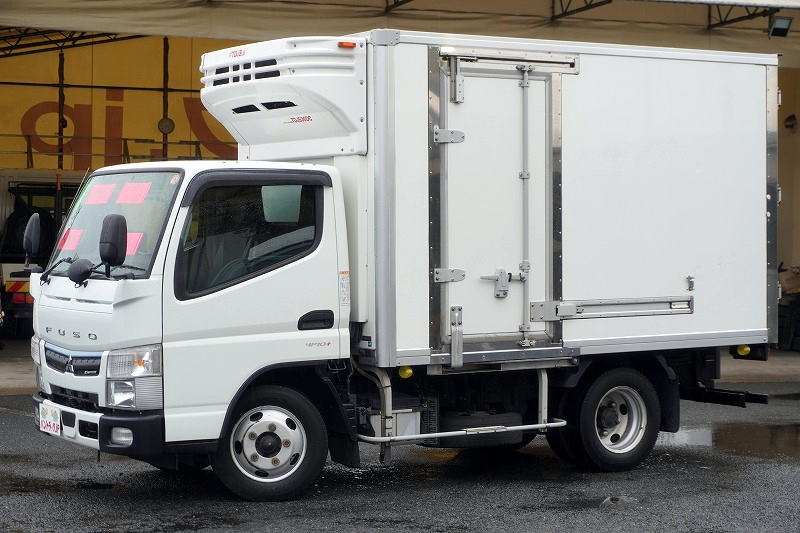 キャンター　１０尺　冷蔵冷凍車　積載２０００ｋｇ　菱重製　サイドドア　－３０度設定　ラッシング１段　荷台シマ板張り　エアリブ　９０度ストッパー　バックカメラ　ＥＴＣ　左電格ミラー　坂道発進補助　フォグランプ　衝突軽減ブレーキ　車線逸脱警報　５速ＭＴ！　車検「Ｒ９年５月まで！」