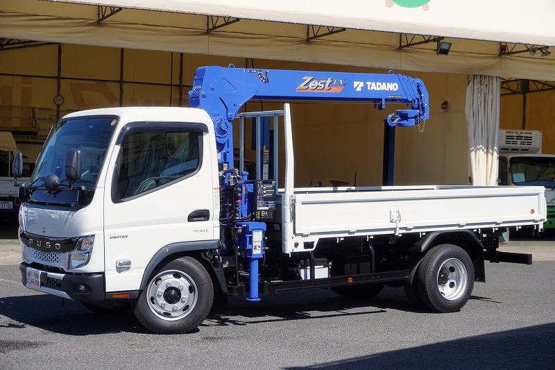 （未使用）　キャンター　「標準幅　ロング」　４段クレーン　積載３０００ｋｇ　タダノ製　ラジコン　フックイン　２．９３ｔ吊　セイコーラック　バックカメラ　ＥＴＣ２．０　坂道発進補助　左電格ミラー　ＬＥＤフォグランプ　スマートキー　衝突軽減ブレーキ　車線逸脱警報　５速ＭＴ！　車検「Ｒ１０年５月まで！」フロント画像