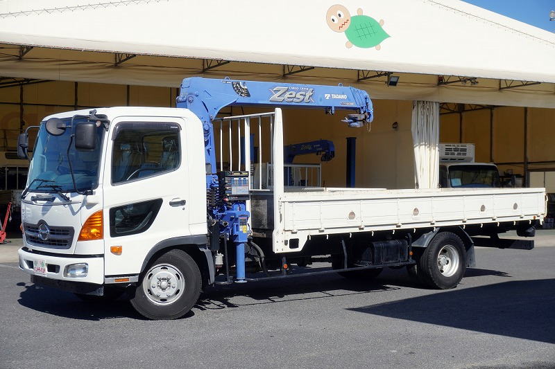 レンジャー　４トン　「標準幅　ベッドレス」　４段クレーン　積載２６５０ｋｇ　タダノ製　５．４ｍ長　ラジコン　フックイン　２．９３ｔ吊　ロープ穴４対　床フック４対　ＥＴＣ２．０　ＡＴ車！フロント画像