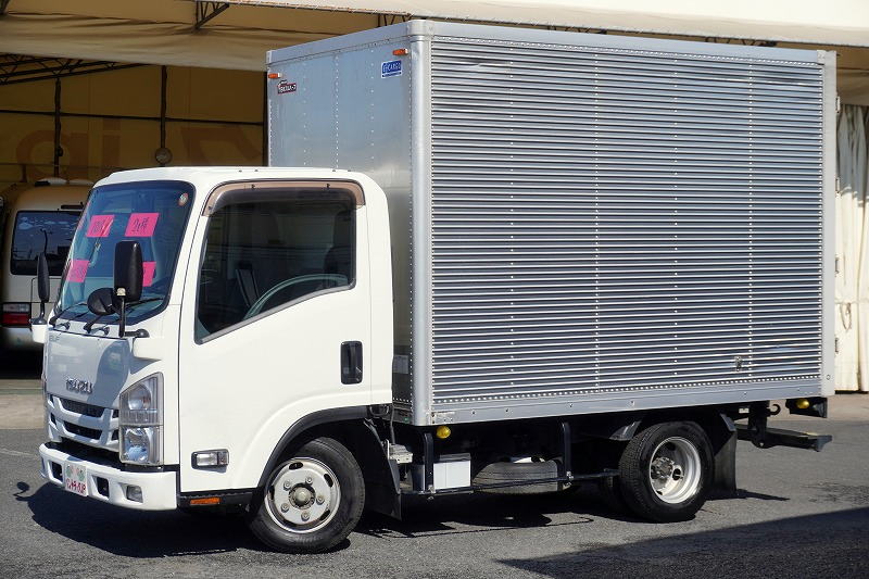 エルフ　１０尺　アルミバン　積載２０００ｋｇ　ラッシング２段　バックカメラ　ＥＴＣ　左電格ミラー　９０度ストッパー　フォグランプ　日本フルハーフ製　ＡＴ車！フロント画像