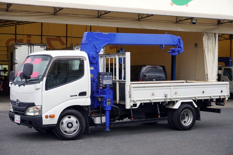 デュトロ　「標準幅　ロング」　４段クレーン　積載２０００ｋｇ　タダノ製　ラジコン　フックイン　２．９３ｔ吊　鳥居下部鉄板張り　セイコーラック　ロープ穴４対　ＡＴ車！フロント画像