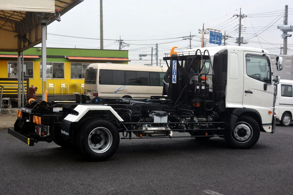 （未使用）　レンジャー　増トン　「ベッド付き」　新明和製アームロール　積載７９００ｋｇ　ツインシリンダー　キャブバックステップ　衝突軽減　白線逸脱警報　６速ＭＴ！　車検付「令和４年２月」まで！6