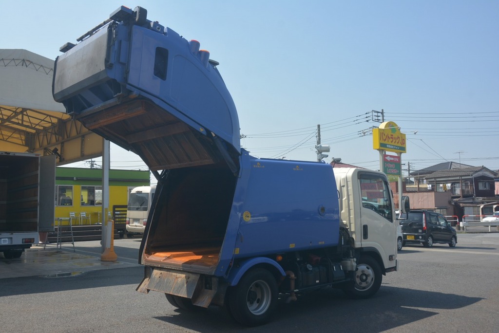 エルフ　パッカー車　プレス式　極東製　積載２０００ｋｇ　４．２立米　単独動作　汚水タンク　助手席側スライドドア　フォグランプ　６速ＭＴ！AK 049828