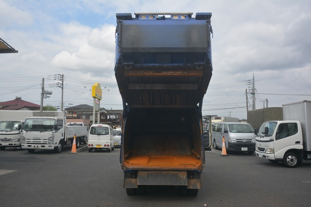 エルフ　パッカー車　プレス式　極東製　積載２０００ｋｇ　４．２立米　単独動作　汚水タンク　助手席側スライドドア　フォグランプ　６速ＭＴ！　049812