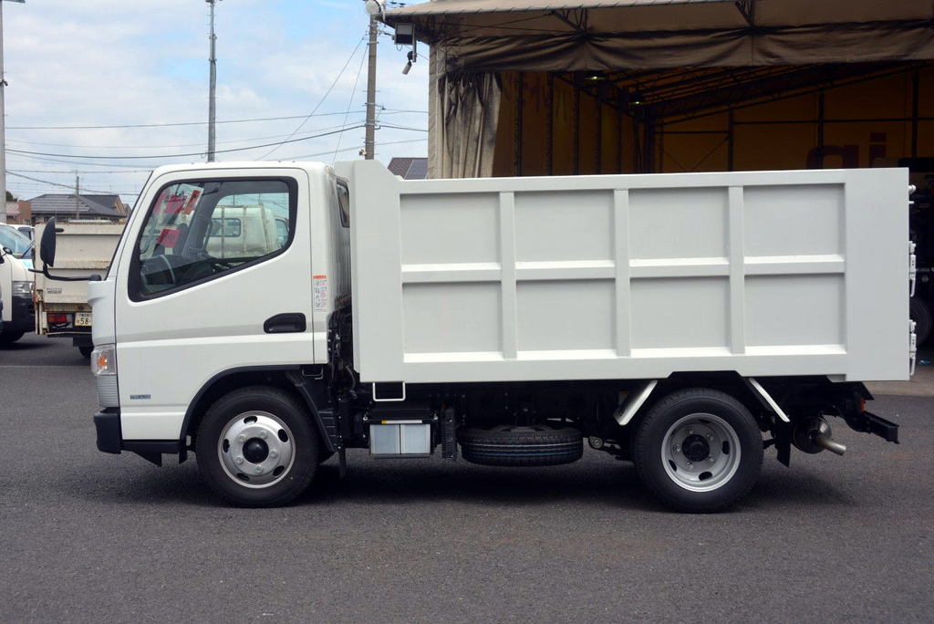 （未使用）　キャンター　強化　深ダンプ　積載３０００ｋｇ　極東製　一方開　「土砂禁止」　白線逸脱　衝突軽減　５速ＭＴ！　車検付「令和４年３月」まで！1