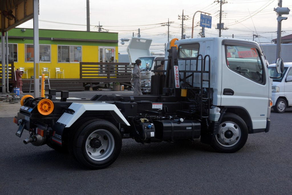 （未使用）　キャンター　フックロール　極東製　シングルシリンダー　積載３０００ｋｇ　左電格ミラー　衝突軽減ブレーキ　白線逸脱警報　アドブルー　５速ＭＴ！車検付「令和４年３月」まで！　05084