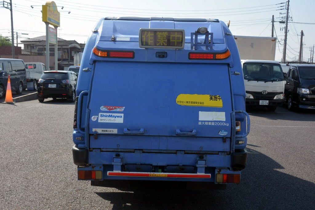 キャンター　パッカー車　プレス式　新明和製　積載２０００ｋｇ　４．２立米　単独動作　汚水タンク　助手席側スライドドア　フォグランプ　５速ＭＴ！2