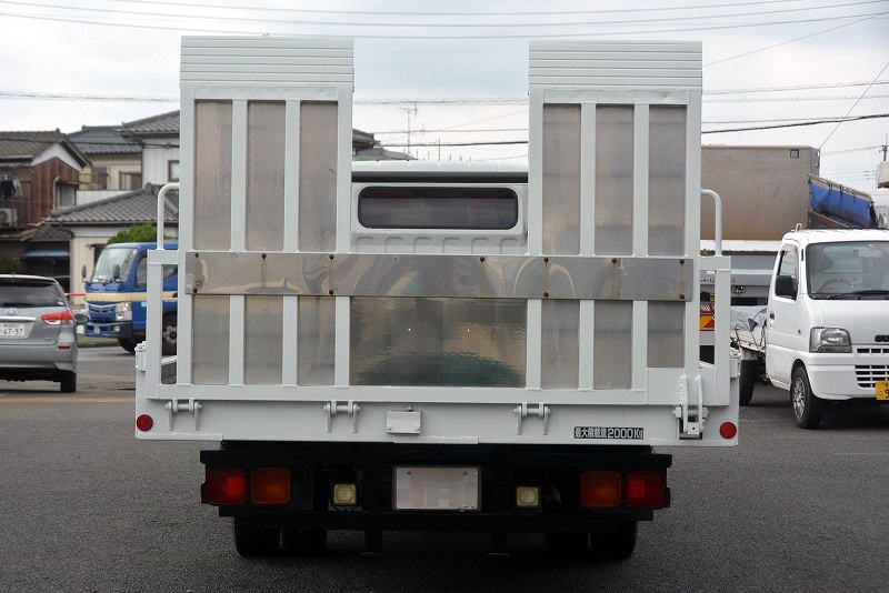 キャンター　「ワイド超ロング」　セーフティーローダー　積載２０００ｋｇ　車載専用　古河ユニック製　リアアユミ手動式　ラジコン　ウインチ　床フック６対　両側電格ミラー　坂道発進補助　ＥＴＣ　ＨＩＤヘッドライト　メッキパーツ　作業灯　エンジン載せ替え済！６速ＭＴ！ＡＫ4