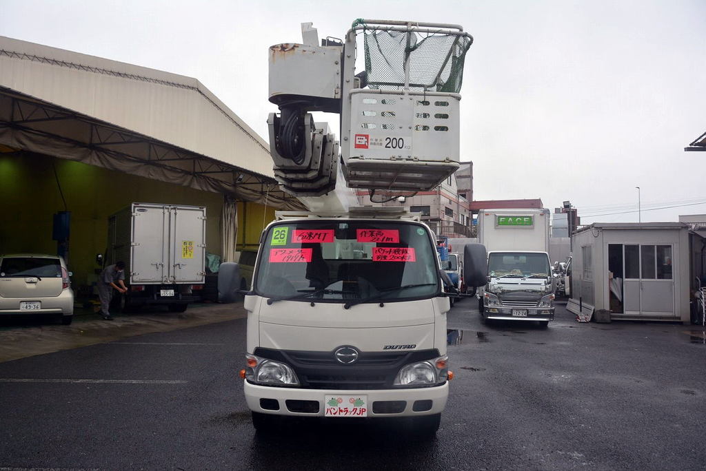 デュトロ　高所作業車　アイチ製（ＳＫ２２Ａ）　最大地上高２２．１ｍ　鉄製バケット　バケット積載荷重２００ｋｇ　アワーメーター：１９１８．２ｈ　バケット２人乗り　６速ＭＴ！0