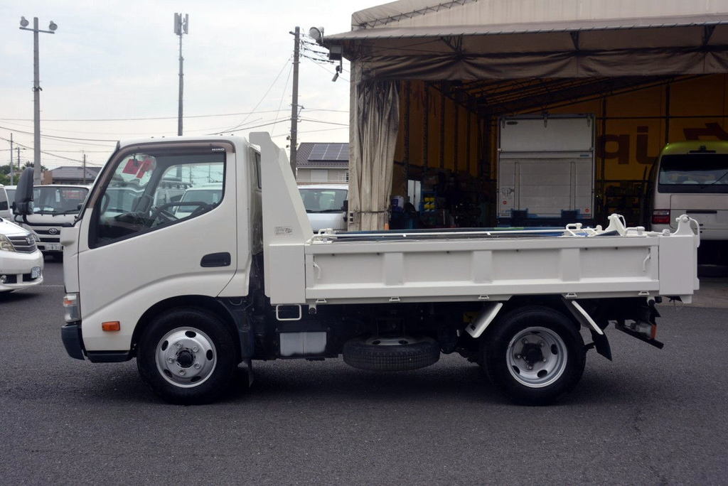 デュトロ　強化ダンプ　極東製　積載３０００ｋｇ　三方開　手動コボレーン　ダンプピン　鳥居アングル補強　ＥＴＣ　５速ＭＴ！ 02681