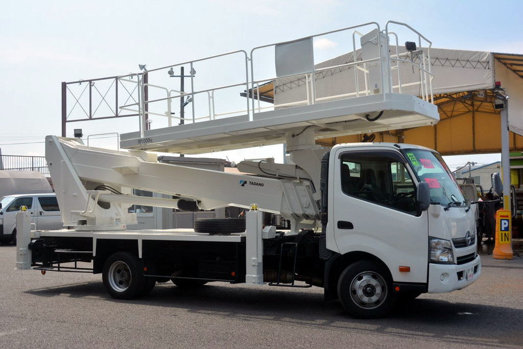 デュトロ　「ワイド超ロング」　高所作業車　タダノ製（ＡＴ－２００Ｓ）　スーパーデッキ　重荷重型　最大地上高１９．７ｍ　バケット積載荷重１０００ｋｇ　アワーメーター：２２５７．３ｈ　６速ＭＴ！4