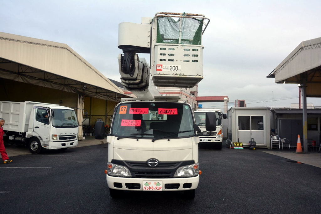 デュトロ　高所作業車　アイチ製（ＳＫ－２２Ａ）　最大地上高２２．１ｍ　鉄製バケット　バケット積載荷重２００ｋｇ　アワーメーター：１７１１ｈ　積載１００ｋｇ　ジョイスティックタイプ　ブーム自動格納　左電格ミラー　坂道発進補助　ＥＴＣ　６速ＭＴ！08380