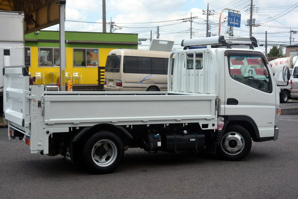 キャンター　１０尺　平ボディー　積載２０００ｋｇ　垂直パワーゲート付き　極東製　三方開　アルミルーフラック　ナビ　ＥＴＣ　荷台鉄板張り　５速ＭＴ！AK7