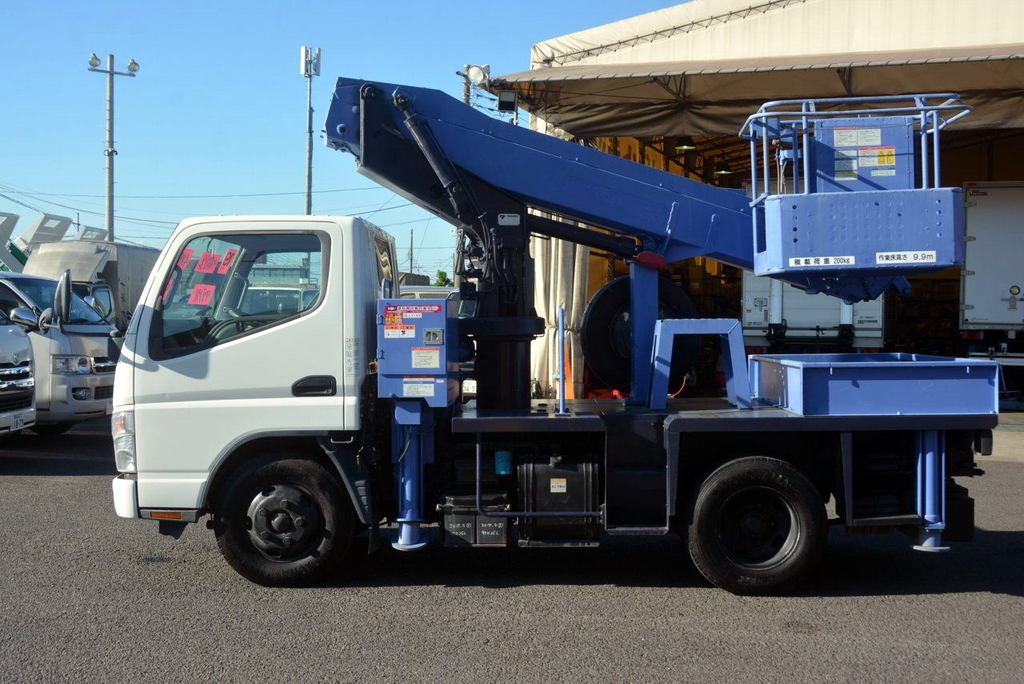 キャンター　高所作業車　タダノ製（ＡＴ－１００）　最大地上高９．９ｍ　鉄製バケット　バケット積載荷重２００ｋｇ　積載５００ｋｇ　アワーメーター：２７８６ｈ　左電格ミラー　坂道発進補助　ＥＴＣ　５速ＭＴ！ 01981