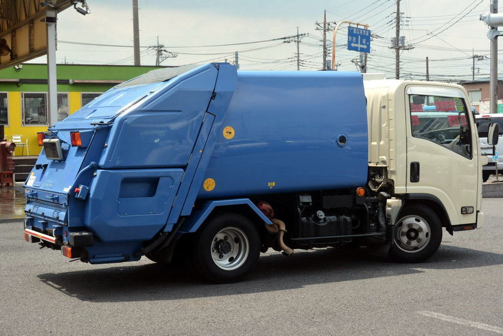 エルフ　パッカー車　プレス式　モリタ製　積載２０００ｋｇ　４．１立米　単独動作　助手席側ドアスライド式　バックカメラ　防臭扉　汚水タンク　フォグランプ　６速ＭＴ！AK6