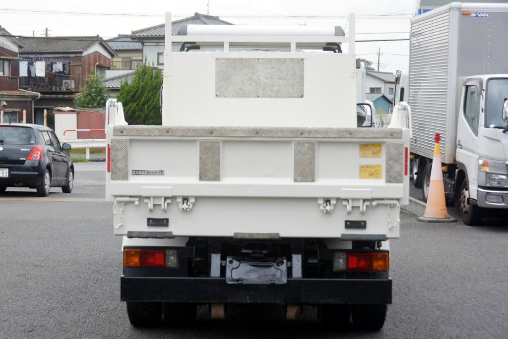 デュトロ　強化　ローダーダンプ　新明和製　積載３０００ｋｇ　三方開　鳥居ツノ出し　鳥居窓部アルミ縞板張り　アルミルーフラック　ダンプピン　ＥＴＣ　坂道発進補助　５速ＭＴ！0