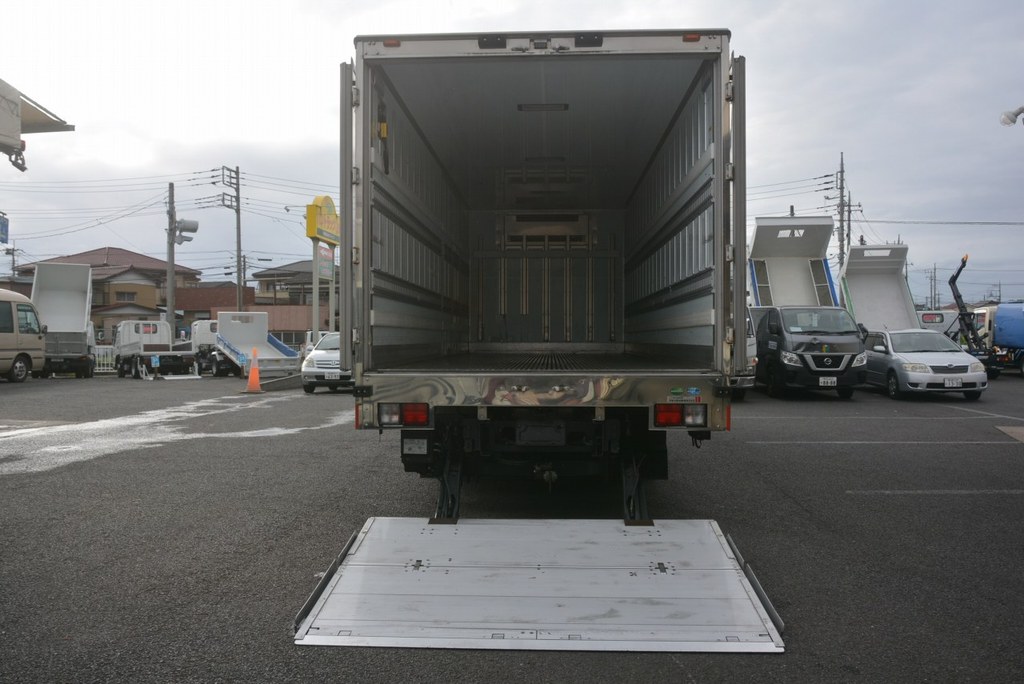 レンジャー　４トン　「ワイド　ベッド付き」　冷蔵冷凍車　積載２２００ｋｇ　格納パワーゲート付き　６．３ｍ長　観音式サイドドア　－３０℃設定　菱重製　リアエアサス　ラッシング２段　荷台キーストン　バックモニター　６速ＭＴ！　車検付「令和４年２月」まで！19