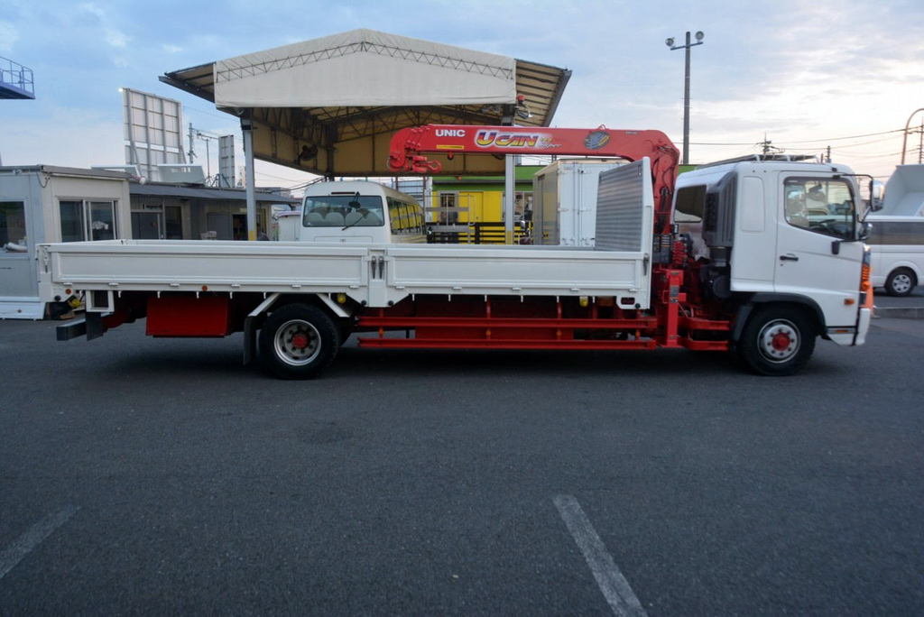 レンジャー　増トン　「ワイド　ベッド付」　４段クレーン　古河ユニック製　積載７４００ｋｇ　６．５ｍ長　５方開　ラジコン　フックイン　角足差し違いアウトリガー　２．９ｔ吊　ＥＴＣ２．０　ルーフキャリア　シャーシレッド　床フック６対　メッキパーツ！６速ＭＴ！0