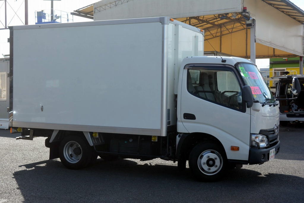 トヨエース　１０尺　冷蔵冷凍車　積載２０００ｋｇ　－７℃設定　デンソー製　全低床　キーストン　５速ＭＴ！準中型（５トン限定）免許対応！6