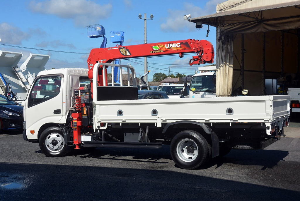 デュトロ　「標準幅　ロング」　４段クレーン　古河ユニック製　積載３０００ｋｇ　フックイン　ラジコン　２．６３ｔ吊　ロープ穴３対　セイコーラック　ＡＴ車！3