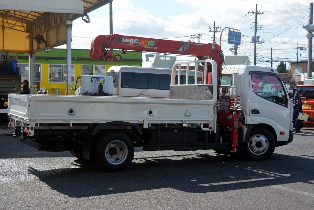 デュトロ　「標準幅　ロング」　４段クレーン　古河ユニック製　積載３０００ｋｇ　フックイン　ラジコン　２．６３ｔ吊　ロープ穴３対　セイコーラック　ＡＴ車！4